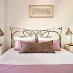 Villaggio Studios & Apartments